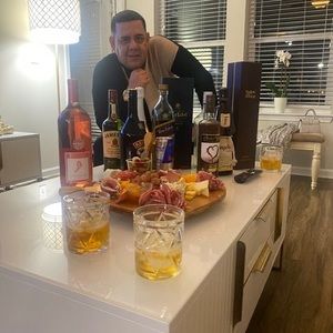 Meet your Posher, Charles